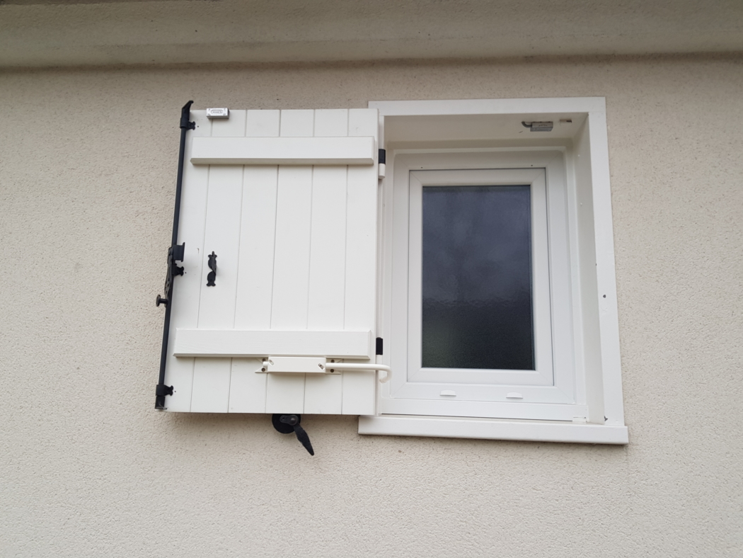 Bloque Volet Blanc - Droit Standard pour Volet Bois – Image 4